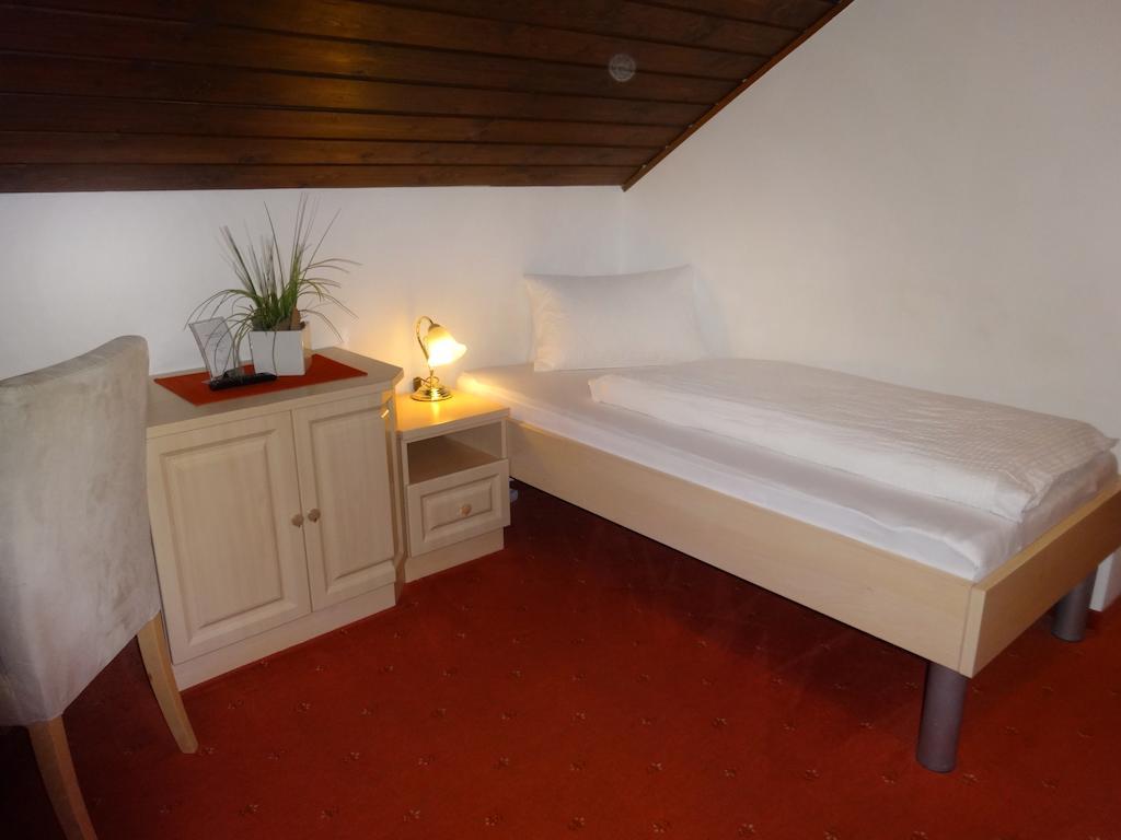 Pension Scherwirt Hotel Graz Room photo