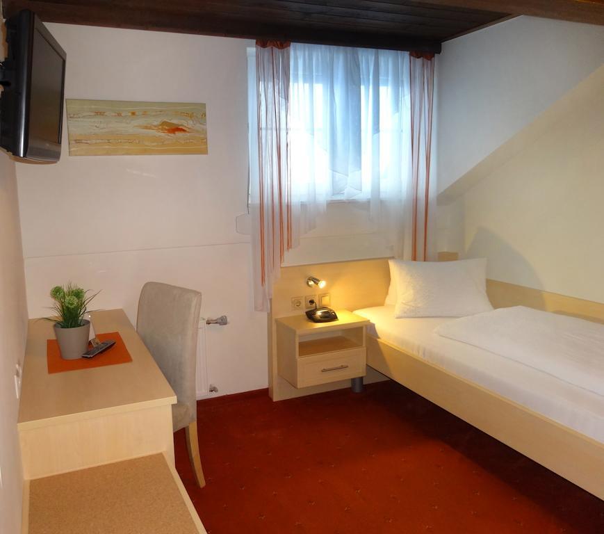 Pension Scherwirt Hotel Graz Room photo