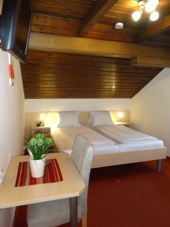 Pension Scherwirt Hotel Graz Room photo